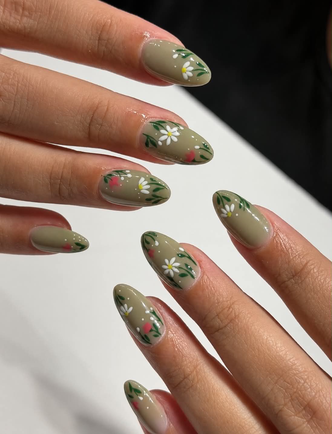 olive daisy floral nail design
